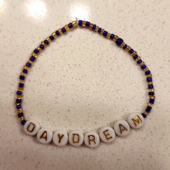 Taylor Swift Friendship Bracelet - Picture 1 of 2
